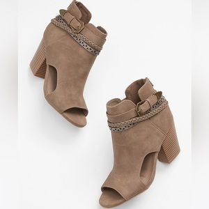 Maurices Taupe Open-Toe Cutout Block Heel Booties western Sabrina sz 11 sand